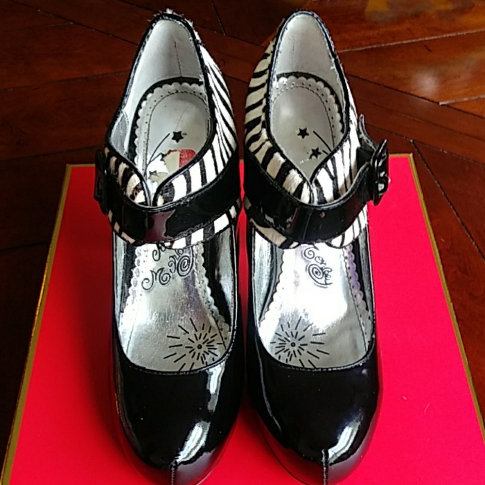 Naughty Monkey Zebra Heels - Picture 6 of 6